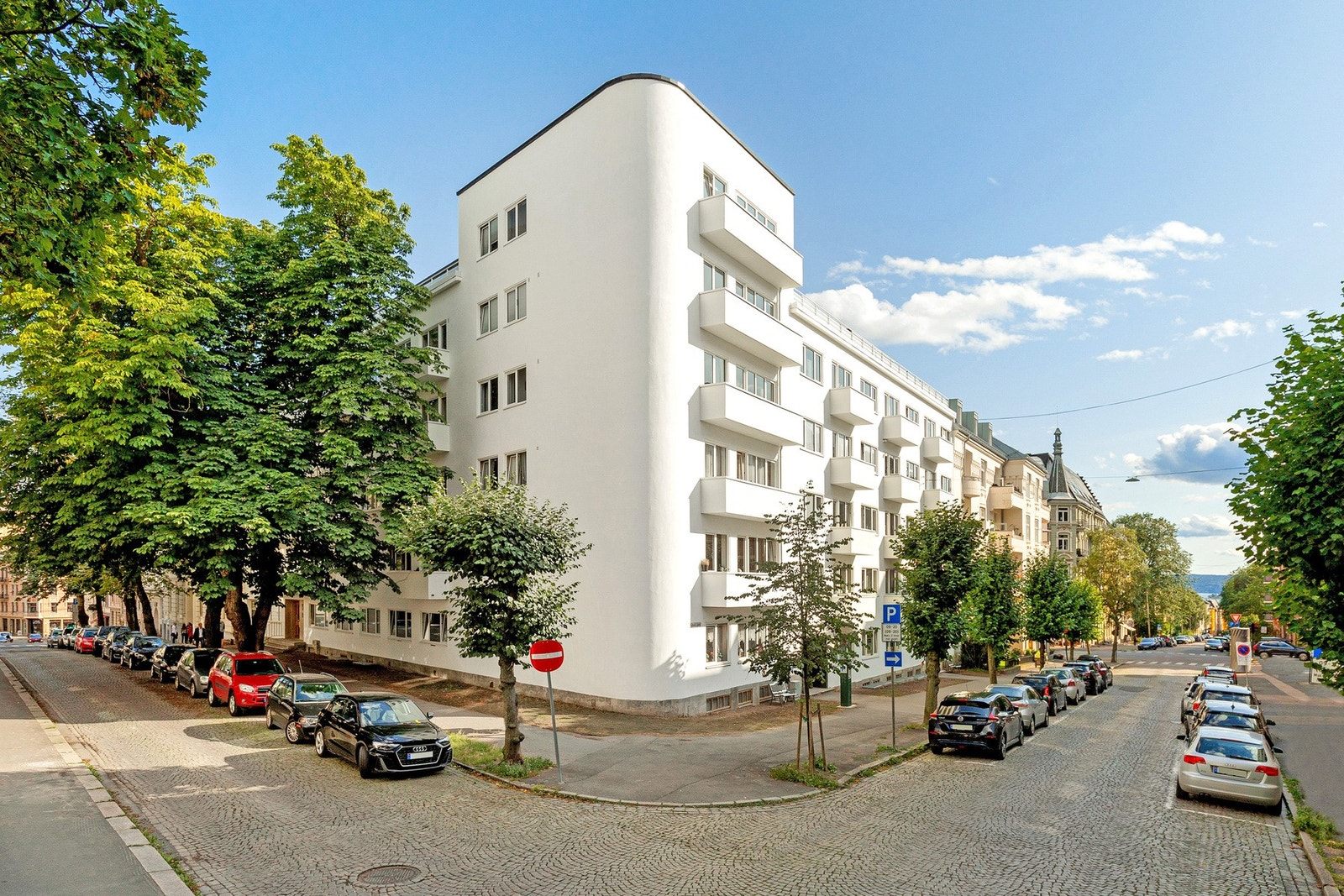 Leiligheten ligger i byggets 2.etasje. Galleribilde