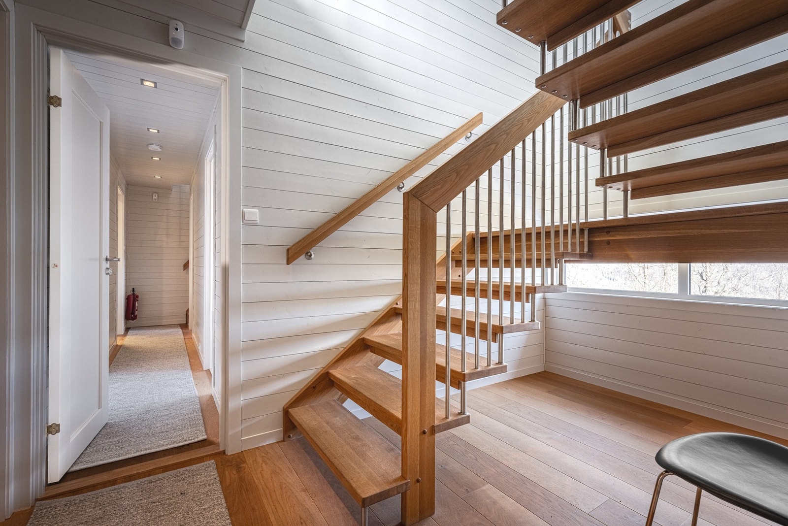 I underetasjen er det 4 soverom, 2 bad, spa-avdeling og vaskerom. Galleribilde