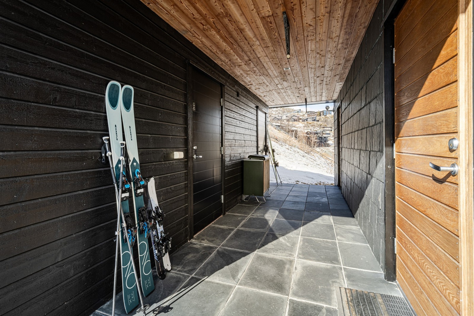 Overbygd inngangsparti. Galleribilde