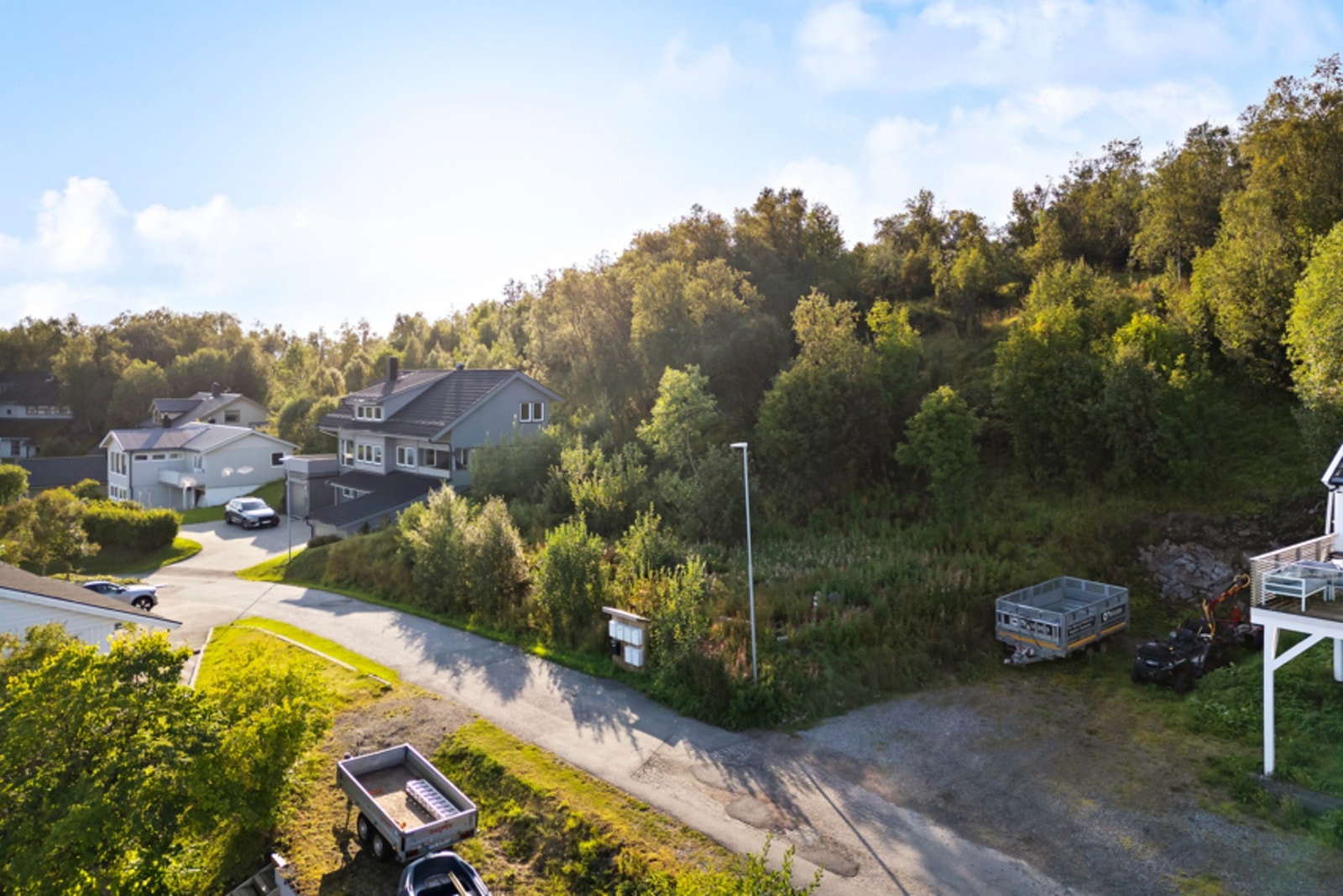 - Området byr på attraktiv beliggenhet med turstier som nærmeste nabo. Galleribilde