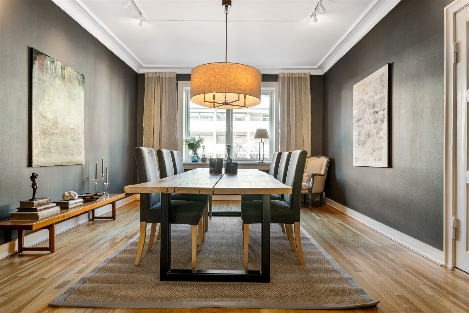 Stor og hyggelig spisestue. Galleribilde