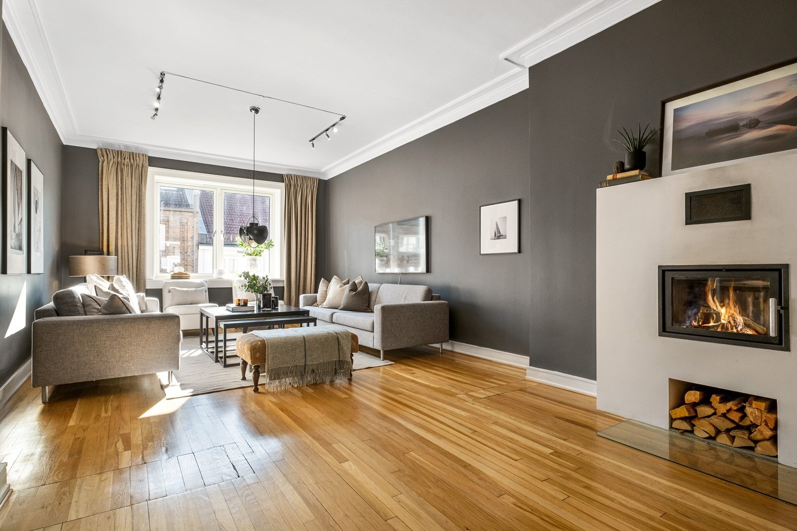 En stor, lys og innbydende 4-roms leilighet med sentral og attraktiv beliggenhet på populære St. Hanshaugen! Galleribilde