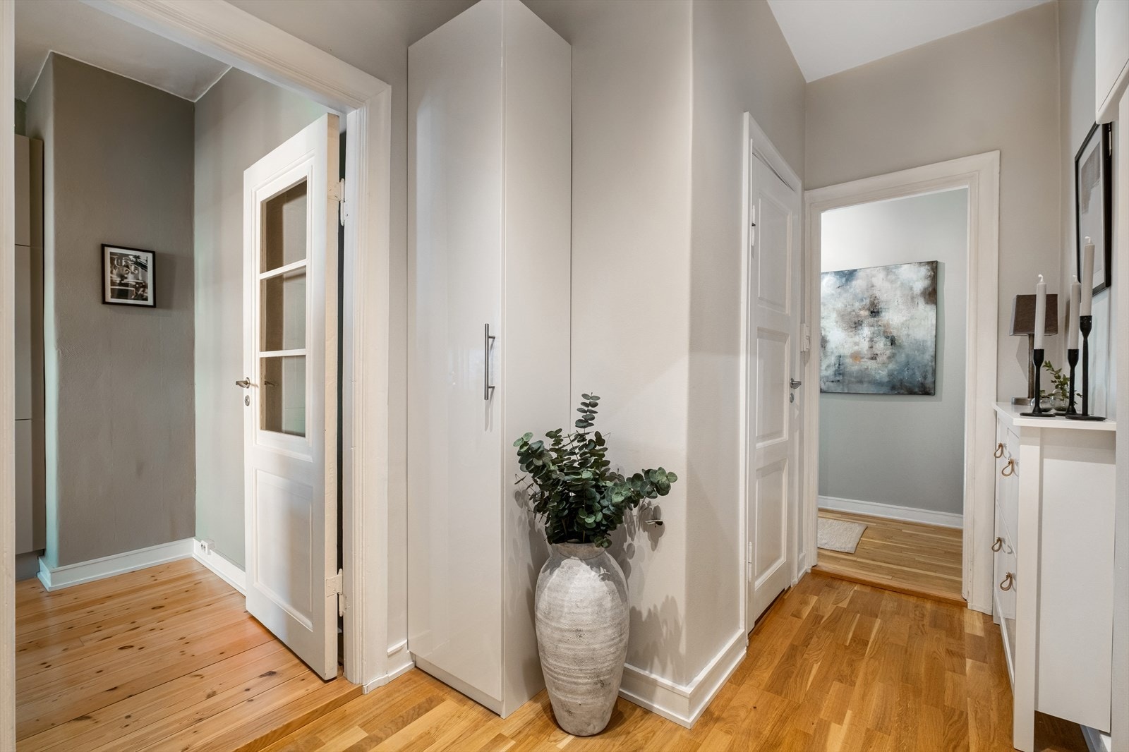 Mellomgang. Galleribilde