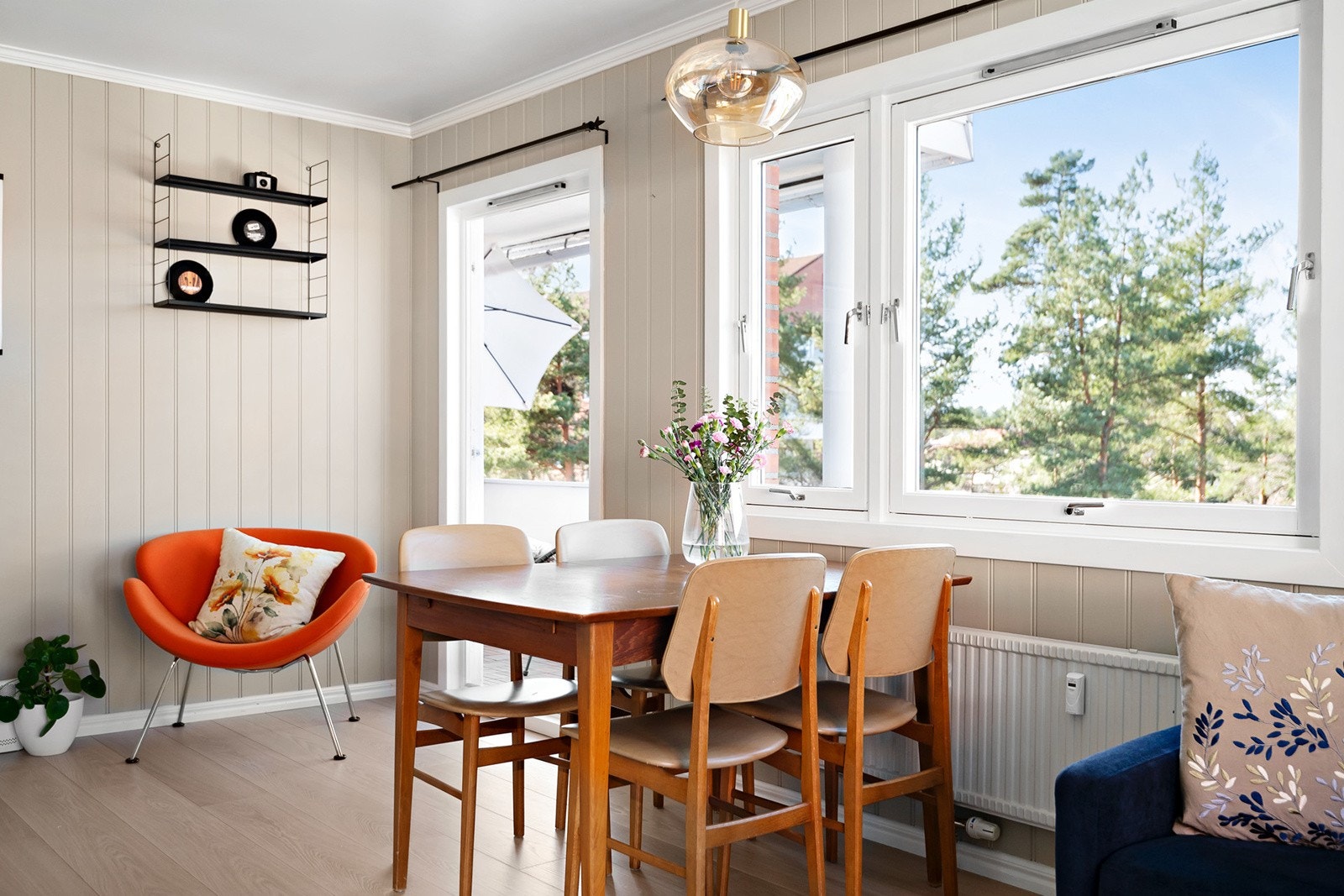 Åpen og lys hjørneleilighet med god planløsning. Leiligheten ligger i 3.etg og fremstår lys og trivelig Galleribilde