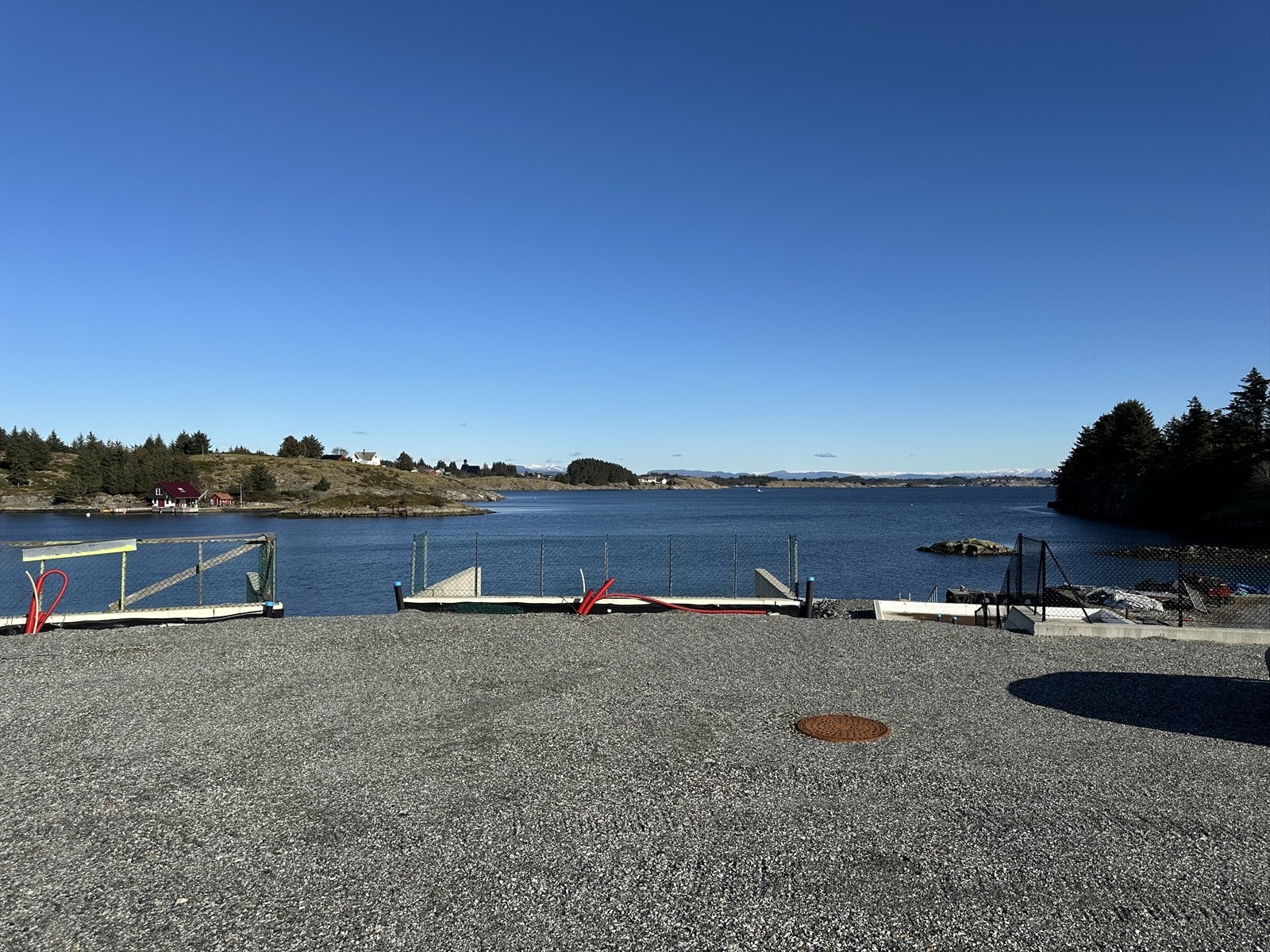 Parsellen disponerer 2 faste parkeringsplasser Galleribilde