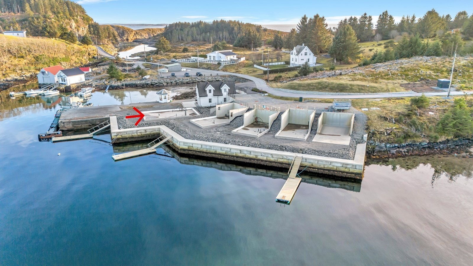 På denne eiendommen tillater reguleringsplanen to enheter (fritidsbolig til utleie). Rorbuen er derfor tegnet med to enheter Galleribilde