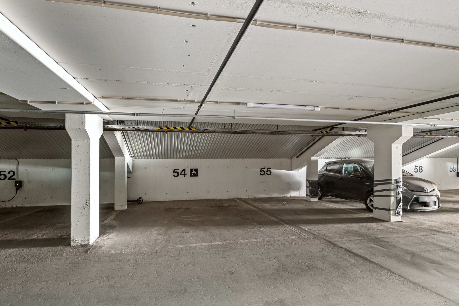 Tilhørende parkering i felles garasjeanlegg Galleribilde