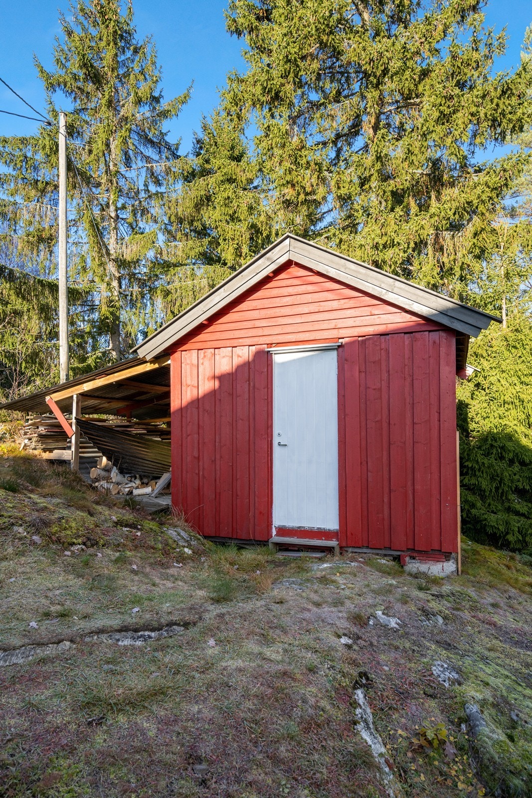 På eiendommen er det et anneks med enkel standard. Galleribilde