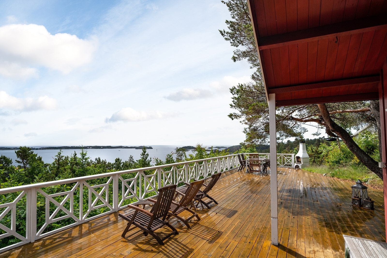 Stor terrasse med god plass til møblement! Galleribilde