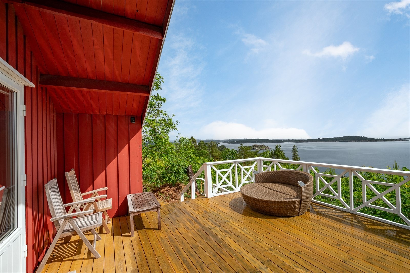 Det er kort avstand til Grimstad sentrum enten med båt, bil eller sykkel! Galleribilde