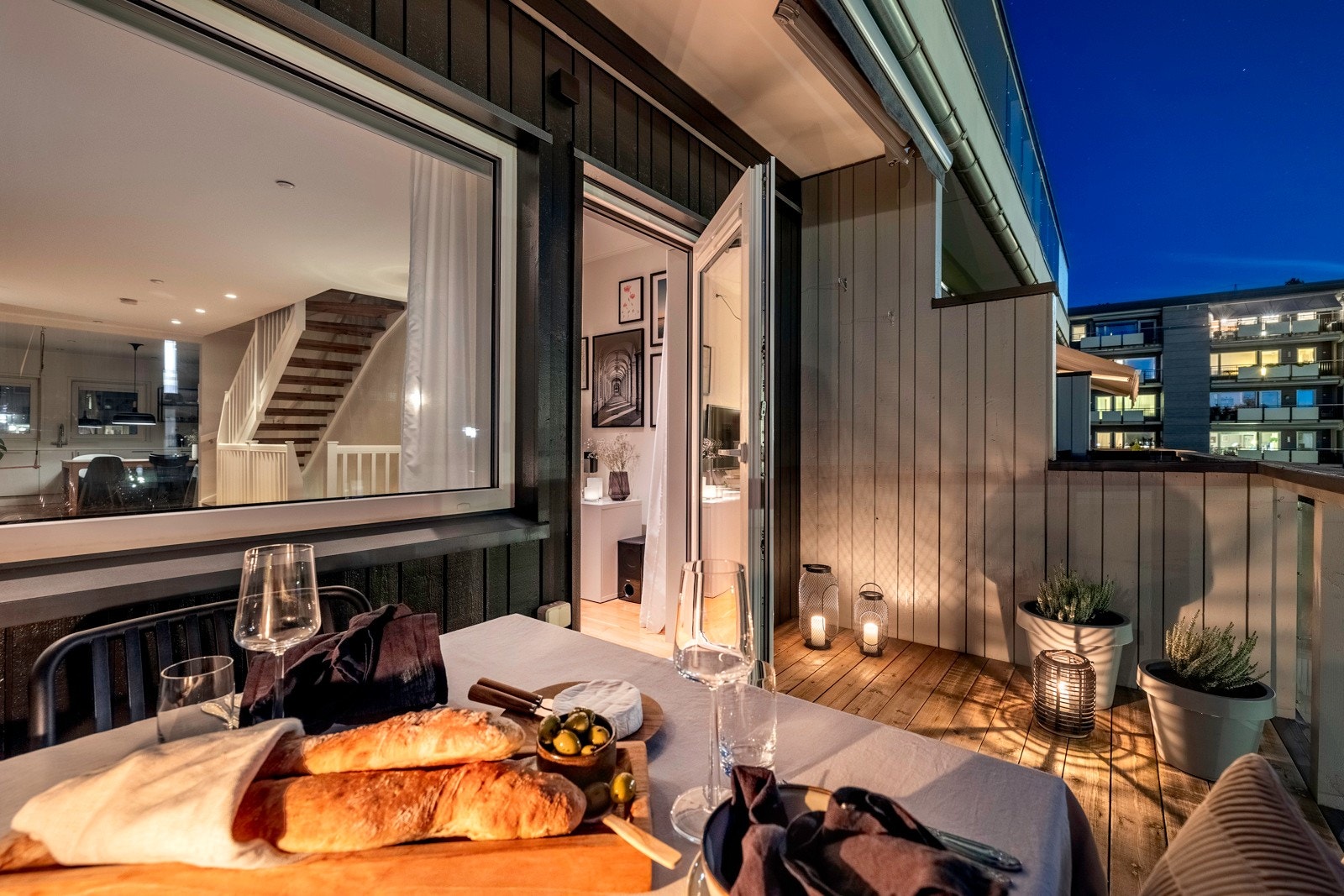 I andre etasje er det utgang til en koselig balkong på ca. 8 kvm. Galleribilde