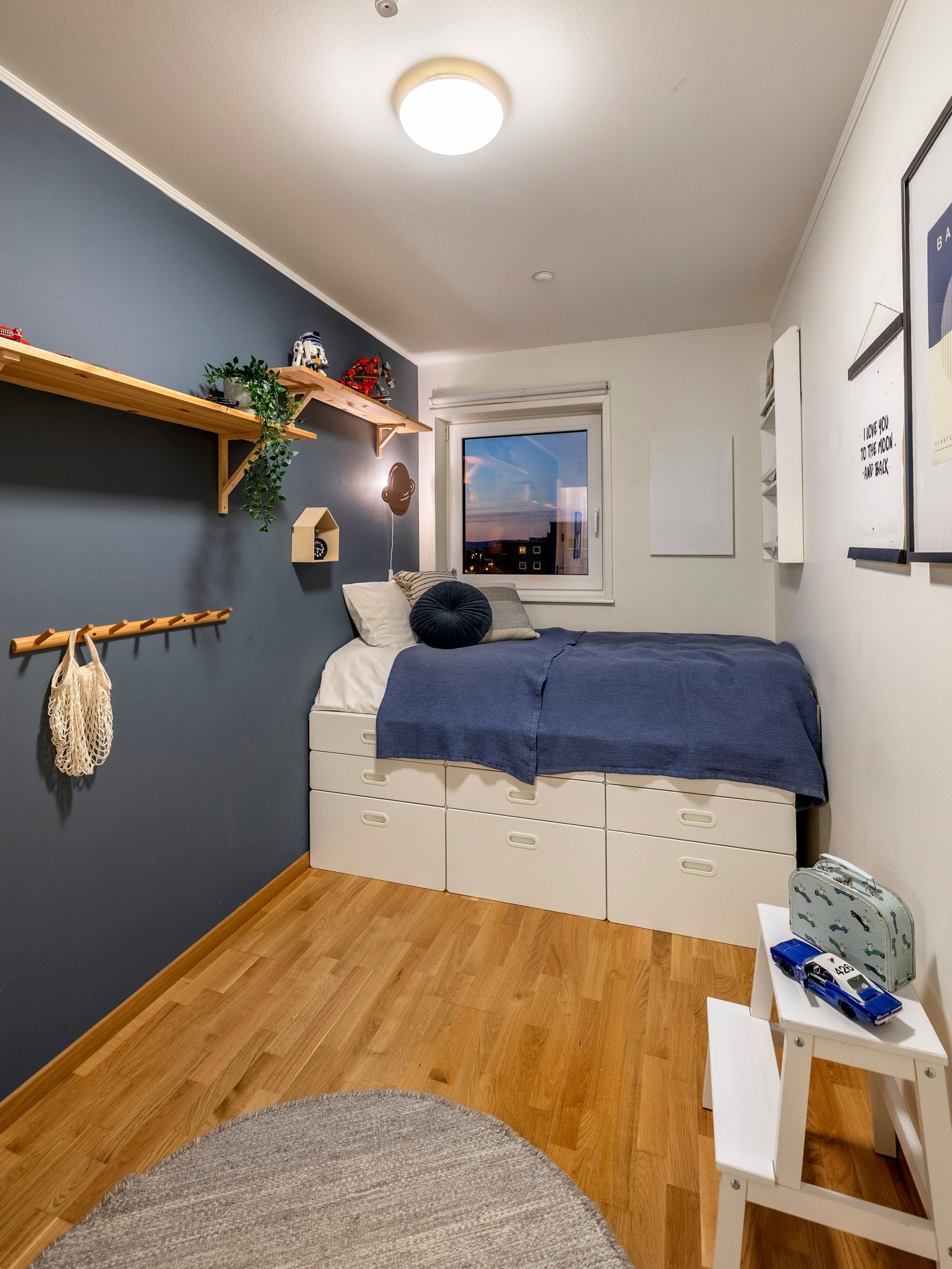 Alle rommene har god plass til seng og nattbord. Galleribilde