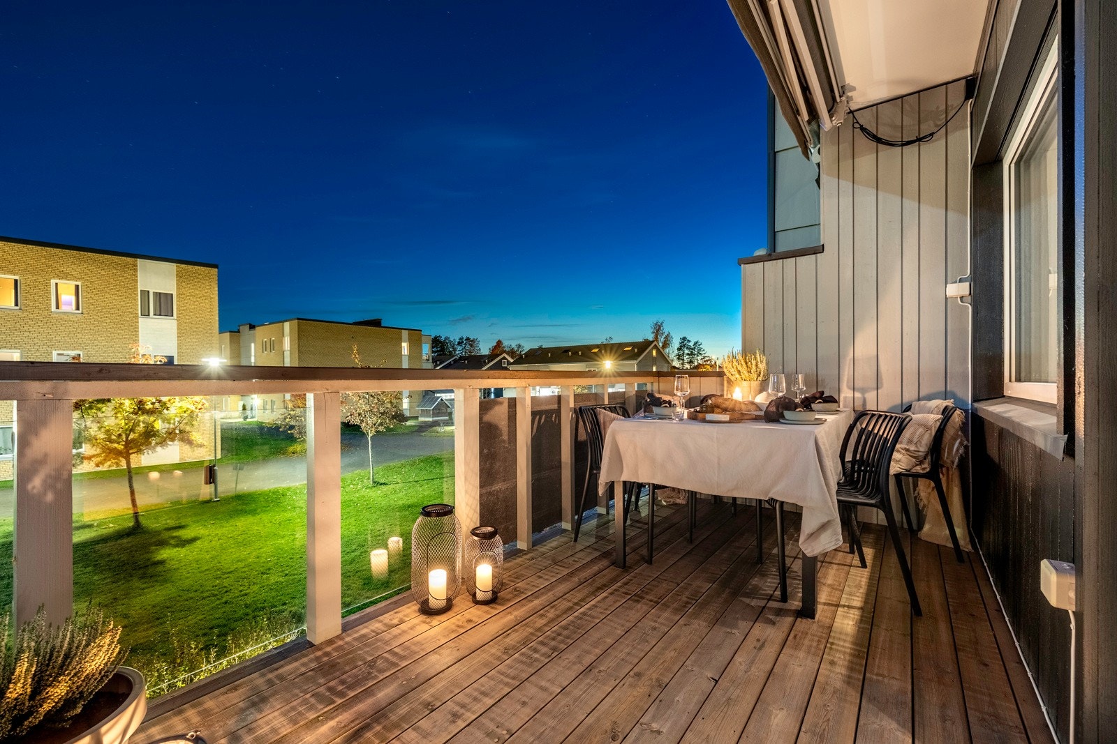 Her kan du nyte morgenkaffen eller slappe av i solen. Galleribilde