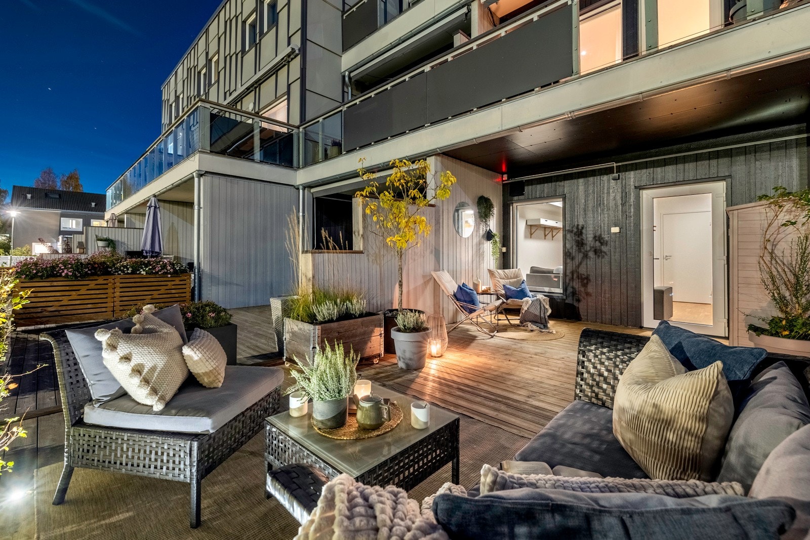 Boligen kan skilte med flere flotte uteområder, inkludert en romslig terrasse på ca. 25 kvm samt to balkonger på ca. 8 kvm hver. Galleribilde