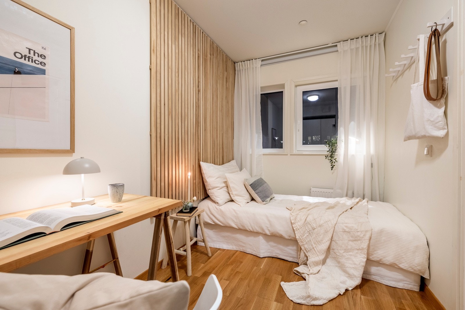 Boligen har ett soverom i første etasje. Galleribilde