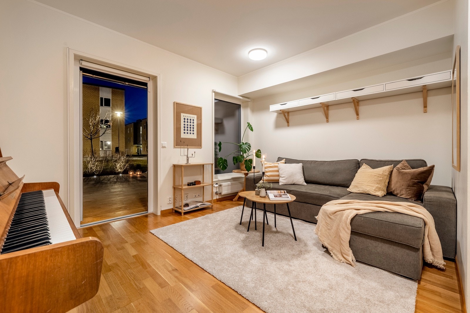 Boligen har en koselig TV-stue i første etasje. Galleribilde