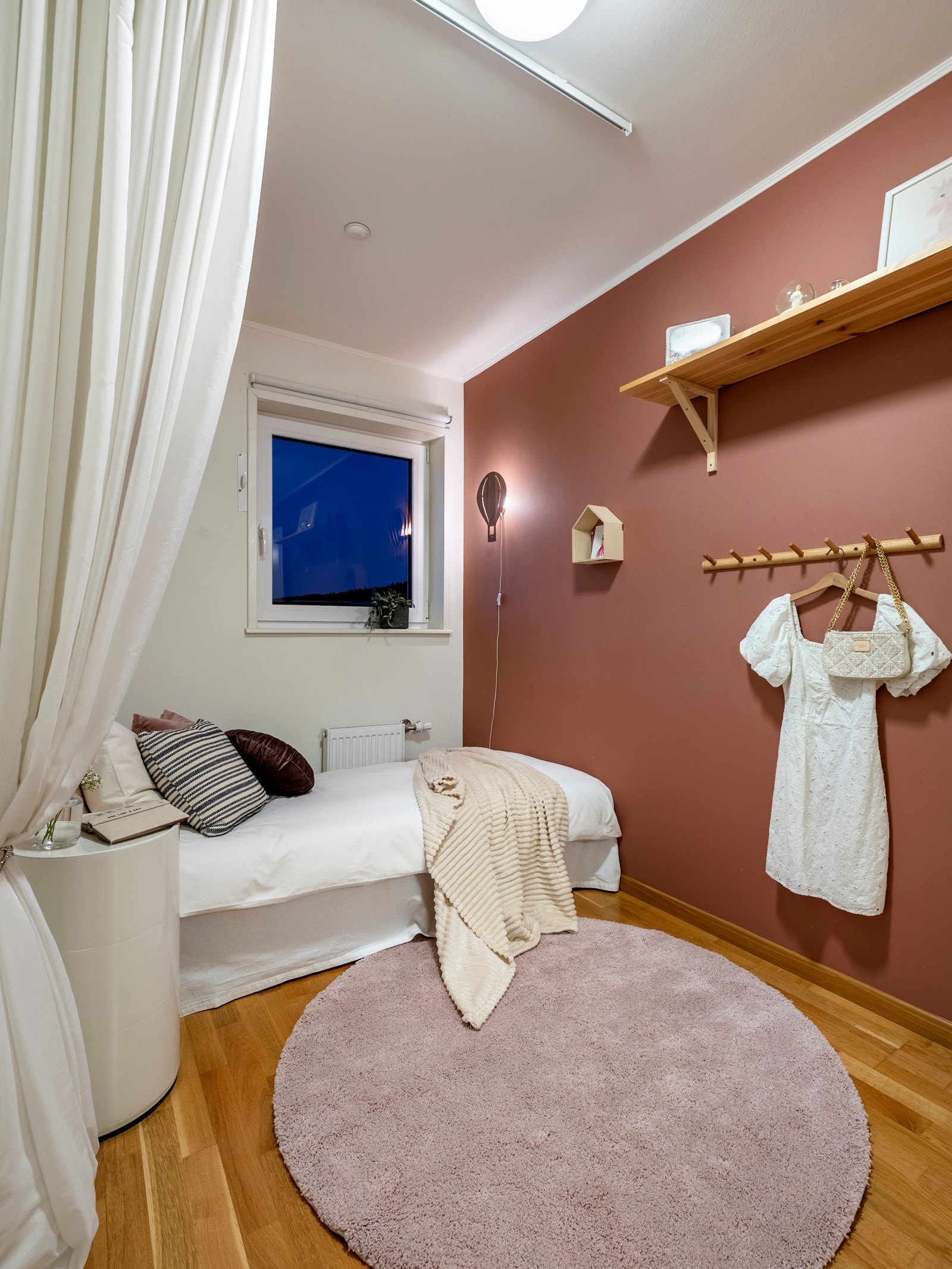 De øvrige soverommene er ideelle som barnerom, gjesterom eller kontor. Galleribilde