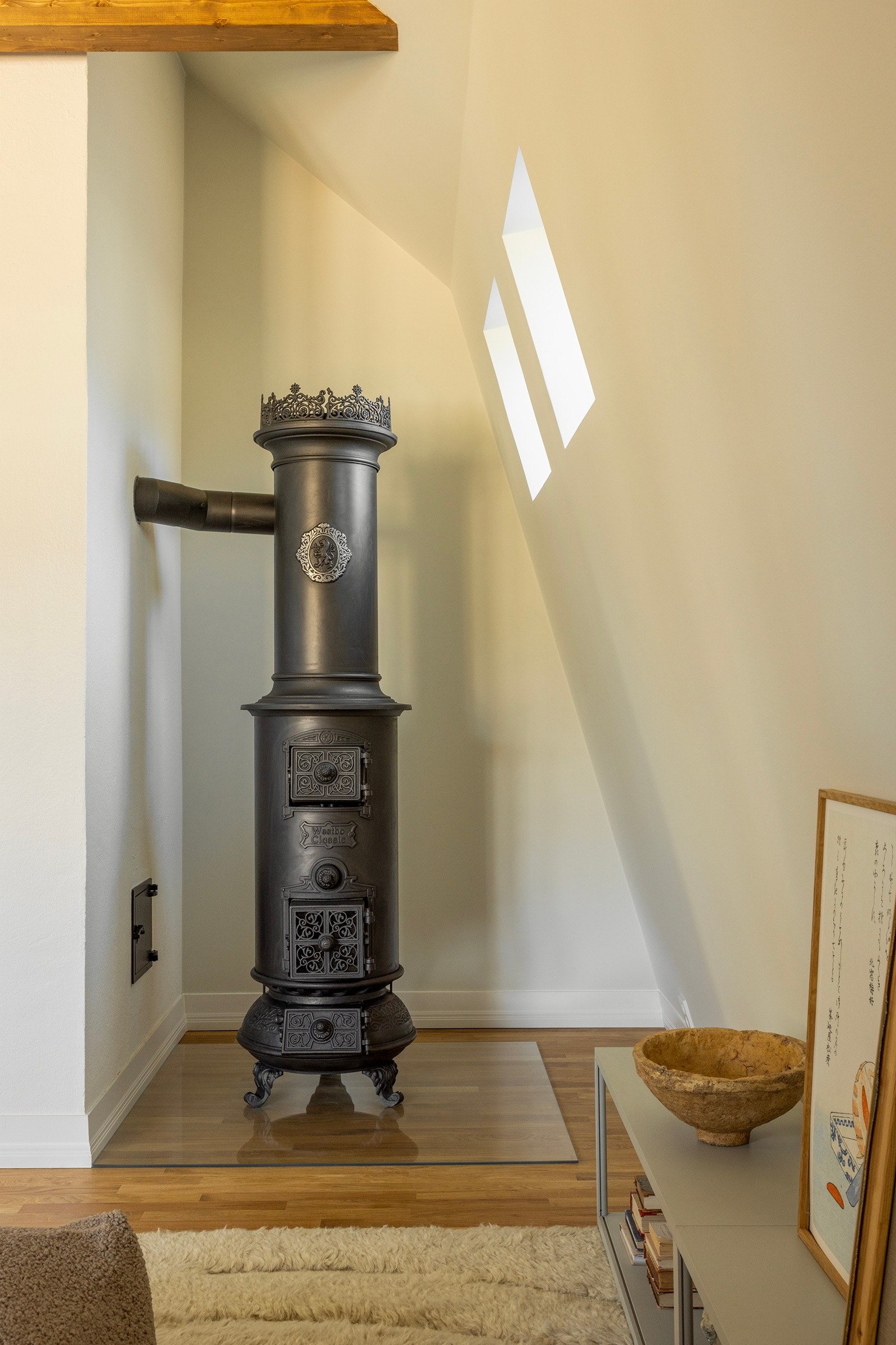 Vedkaminen er prikken over i'en i stuen. Galleribilde