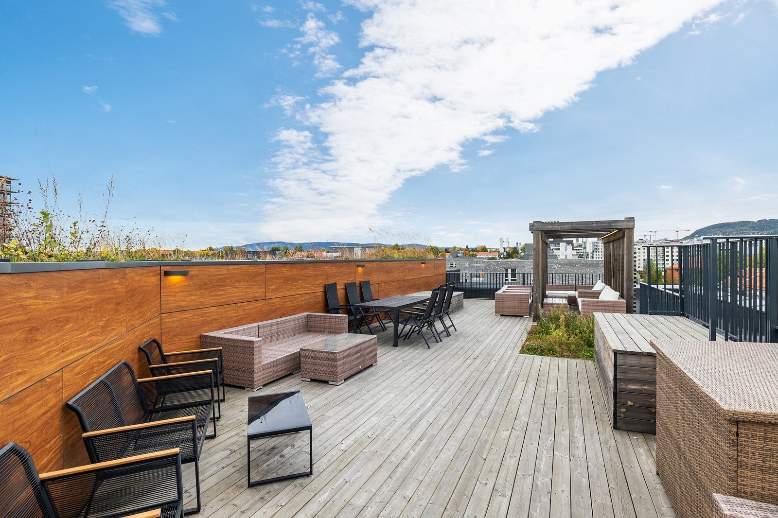 Felles takterrasse med "sol hele dagen" Galleribilde