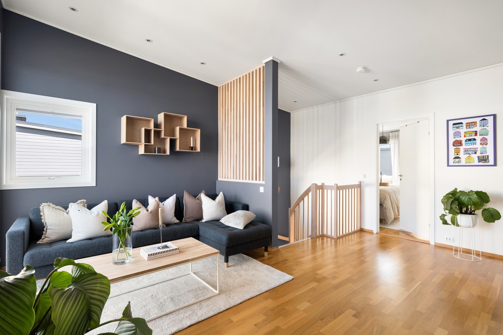 Andre etasje har den ekstra tv-stuen som så mange drømmer om. Galleribilde