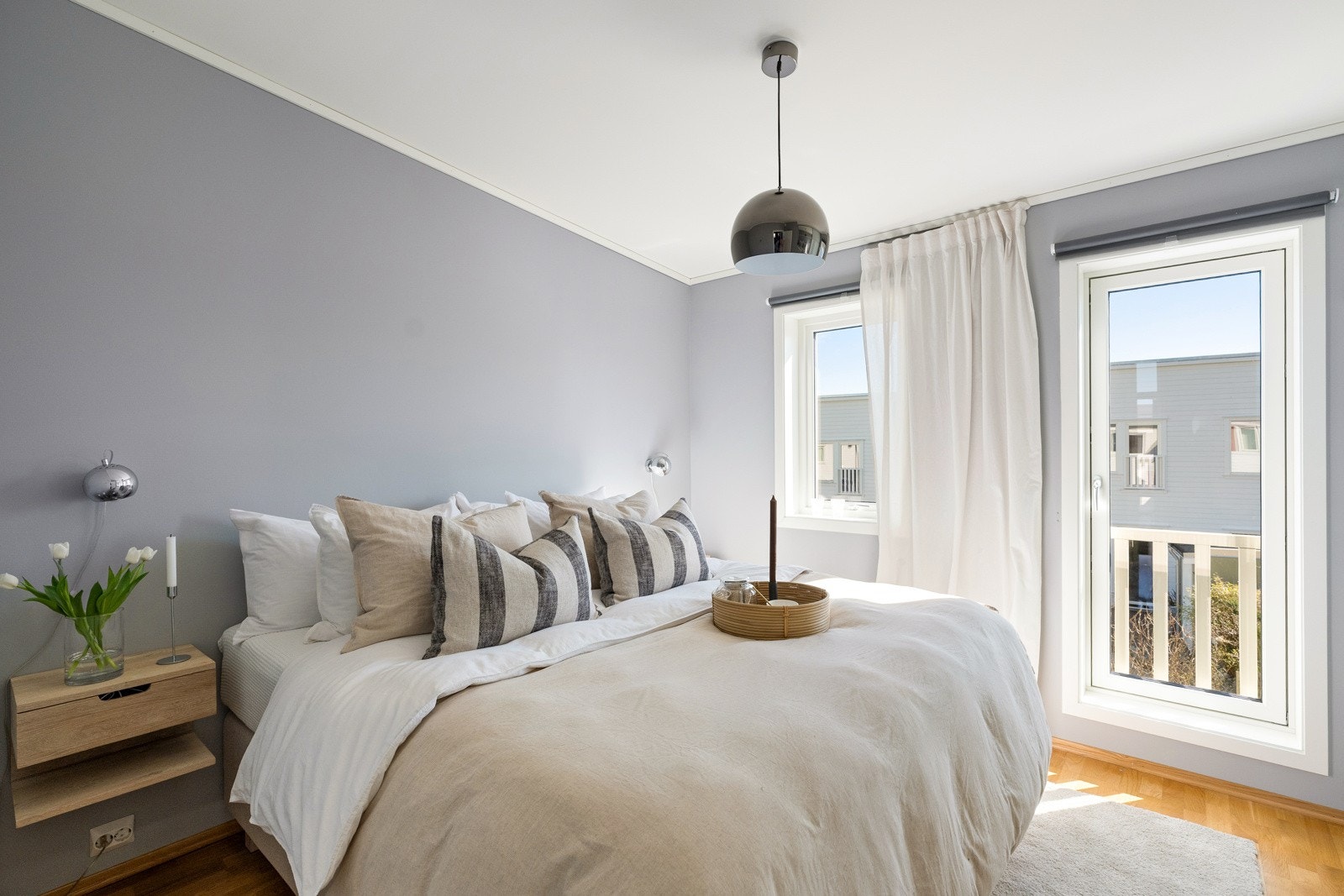 Hovedsoverommet holder god størrelse med plass til dobbeltseng. Galleribilde