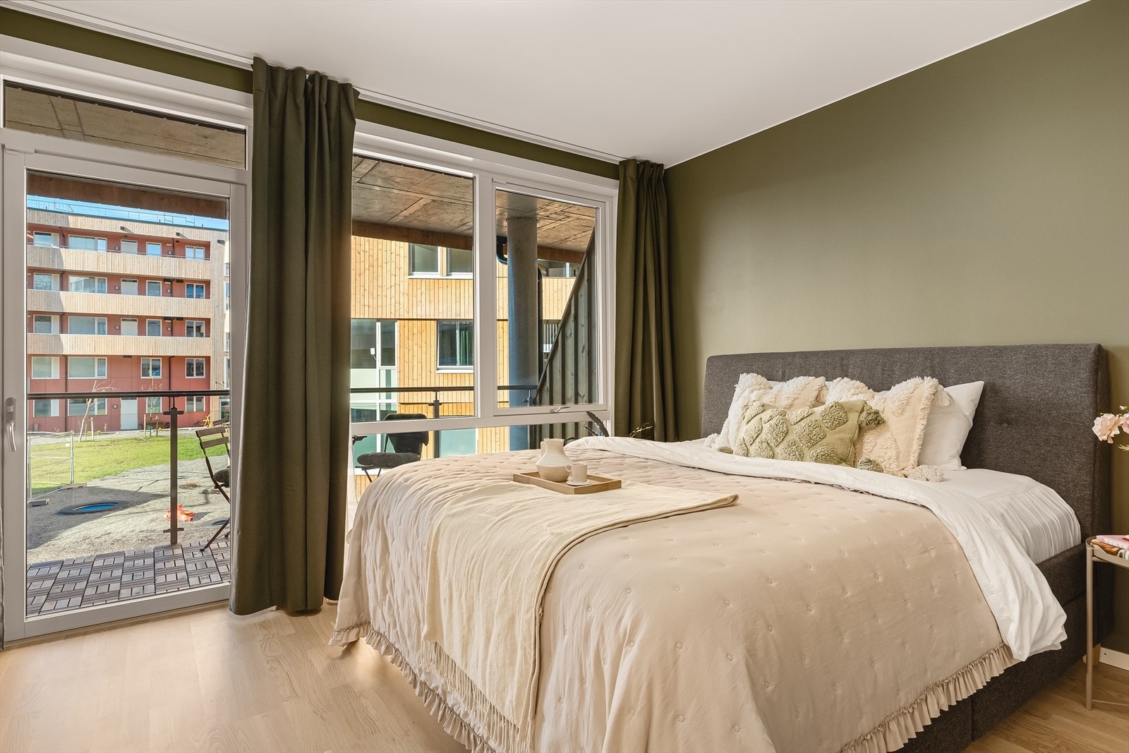 Fra hovedsoverommet har du utgang til egen balkong! Galleribilde