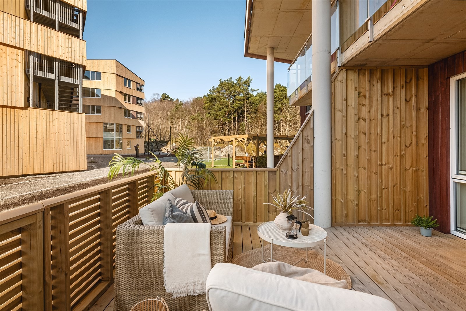 Altanen har blitt utvidet under nåværende eierskap hvor tillegg seksjonen til eiendommen er maksimalt utnyttet! Galleribilde