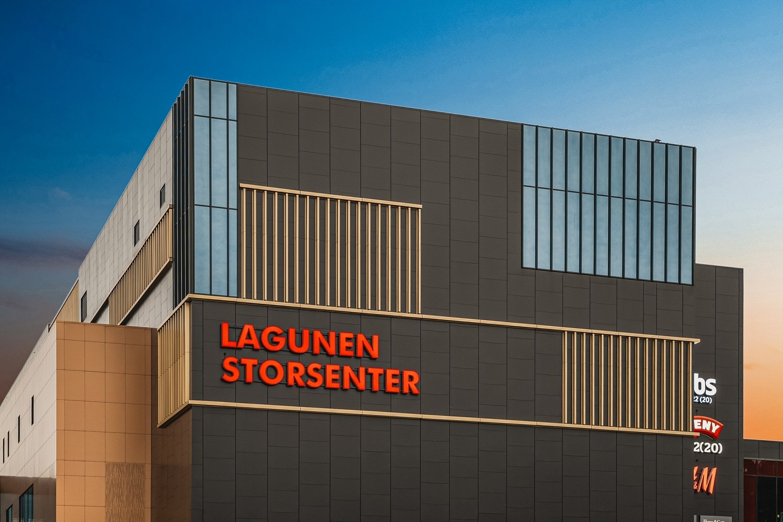 Lagunen kjøpesenter kort gangeavstand fra boligen | Et bredt utvalg servicetilbud | Splitt bowling og sportsbad | Sats Lagunen | Flere frisørsalonger | Squeeze massasje | Galleribilde