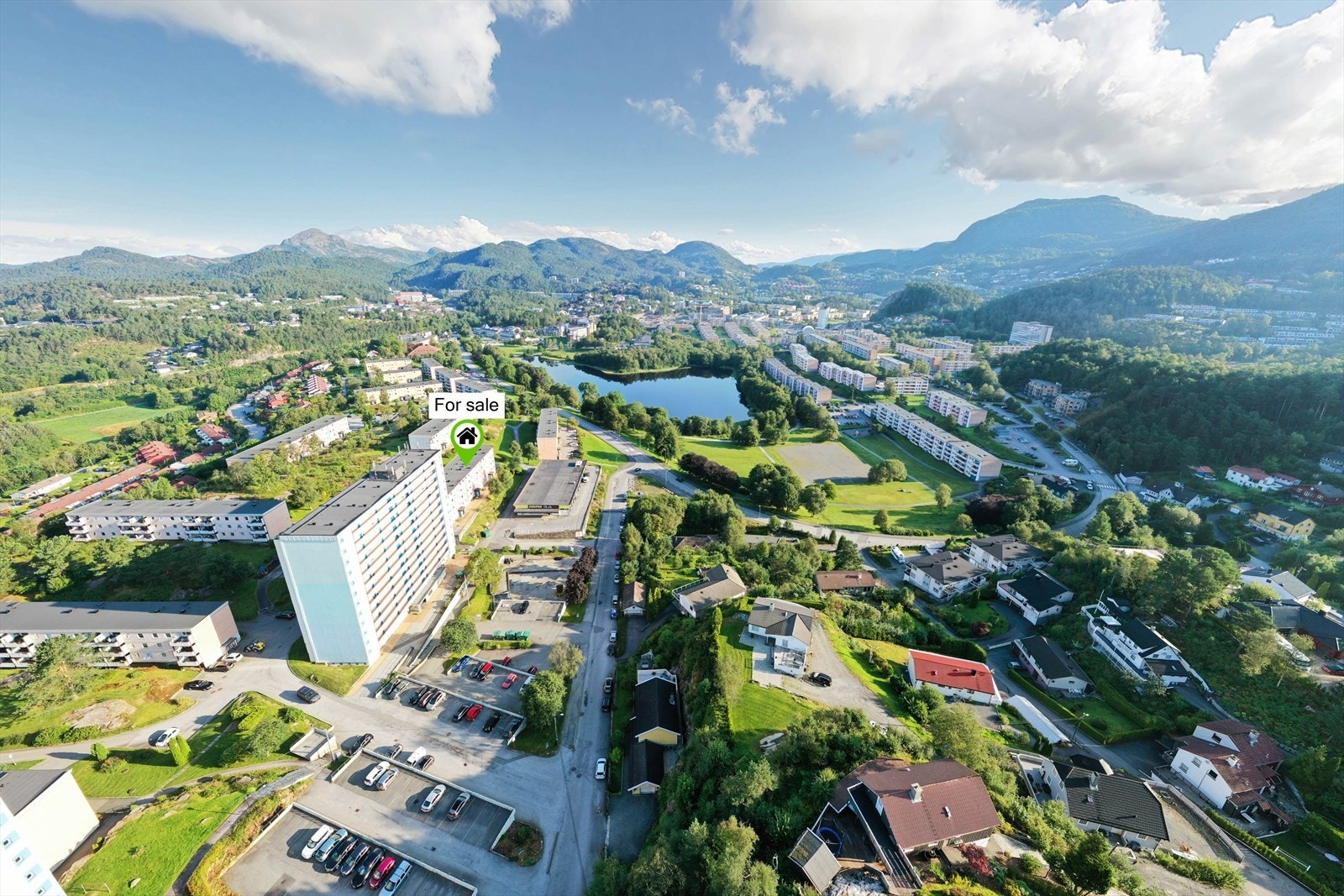 Oasen senter, som tilbyr et bredt utvalg av restauranter og butikker, ligger innen gangavstand. Galleribilde