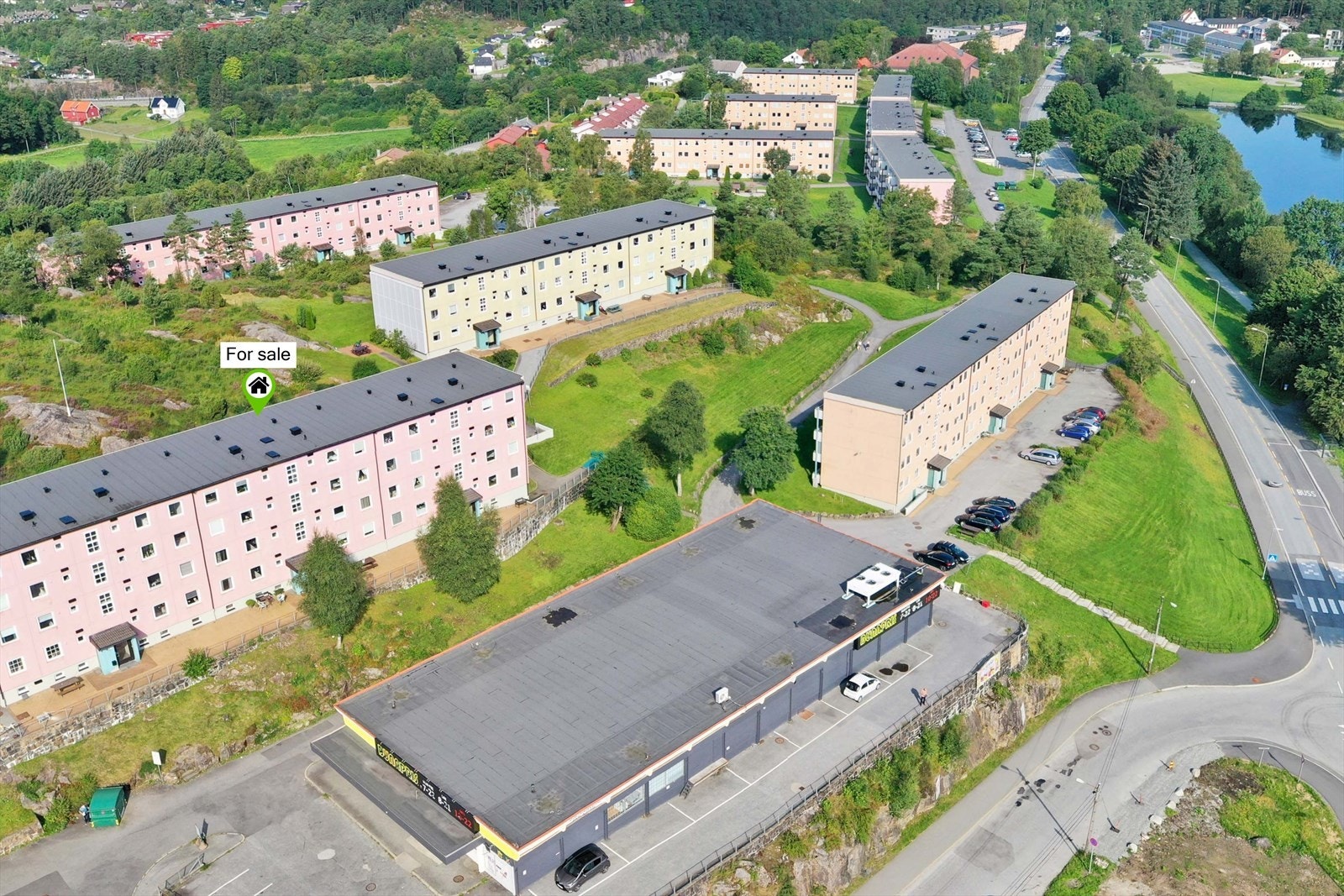 Bunnpris, som også er søndagsåpen, ligger i umiddelbar nærhet. Galleribilde