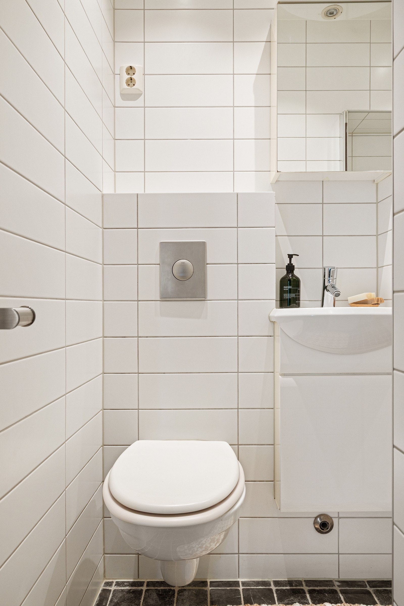 Flislagt baderom med behagelig gulvvarme. Galleribilde