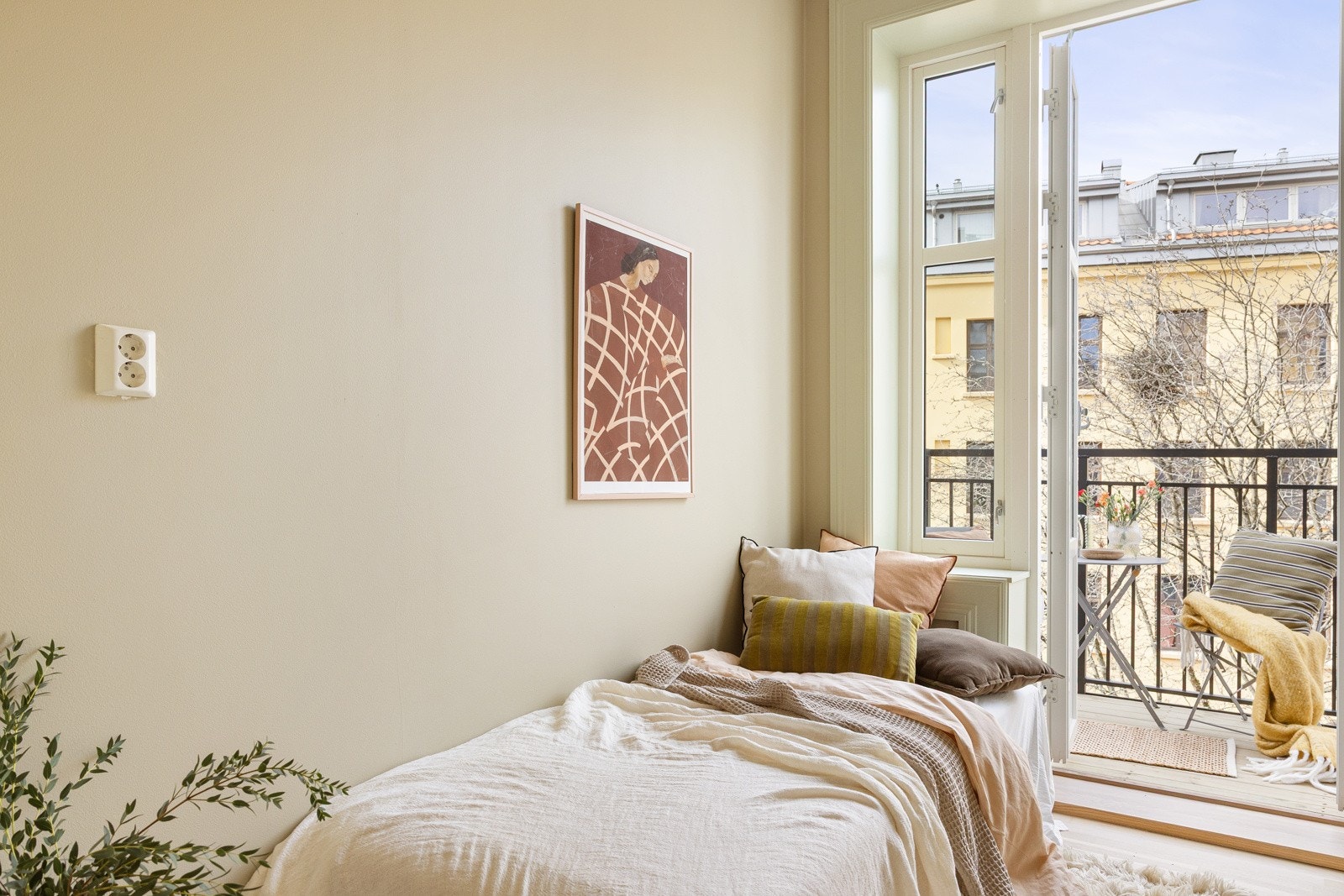 Gode møbleringsmuligheter med plass til seng og garderobeskap. Galleribilde