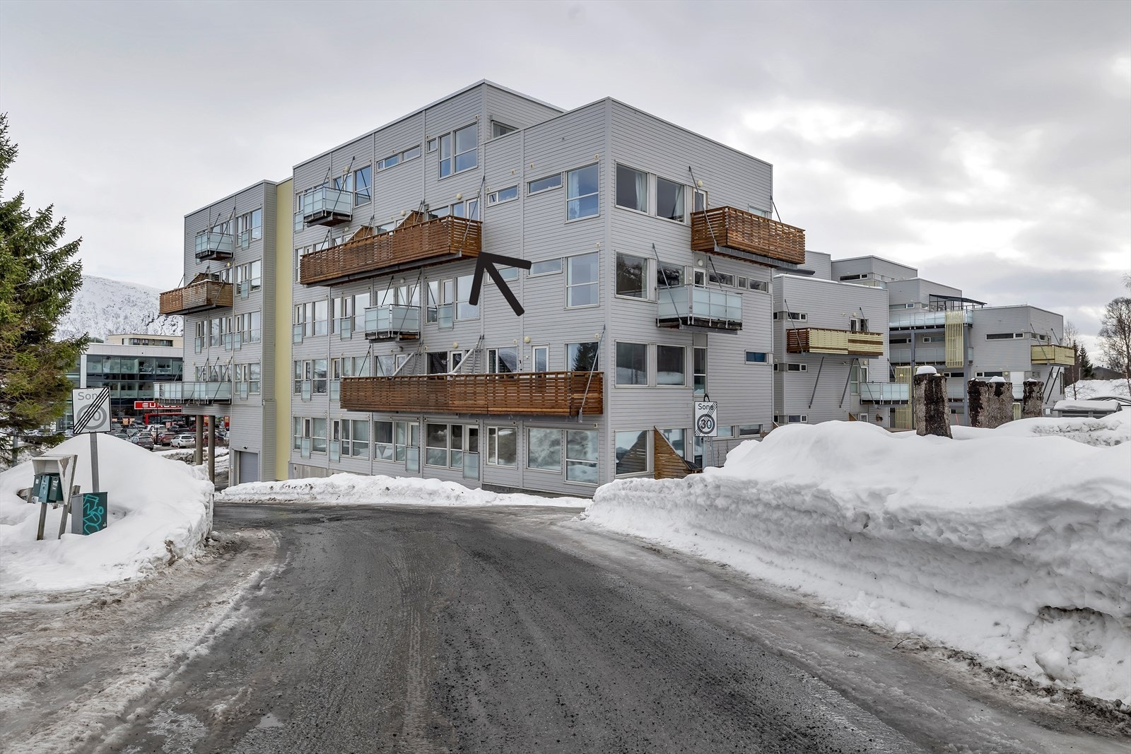 En leilighet beliggende i 5.etasje sentralt på Stakkevollan Galleribilde
