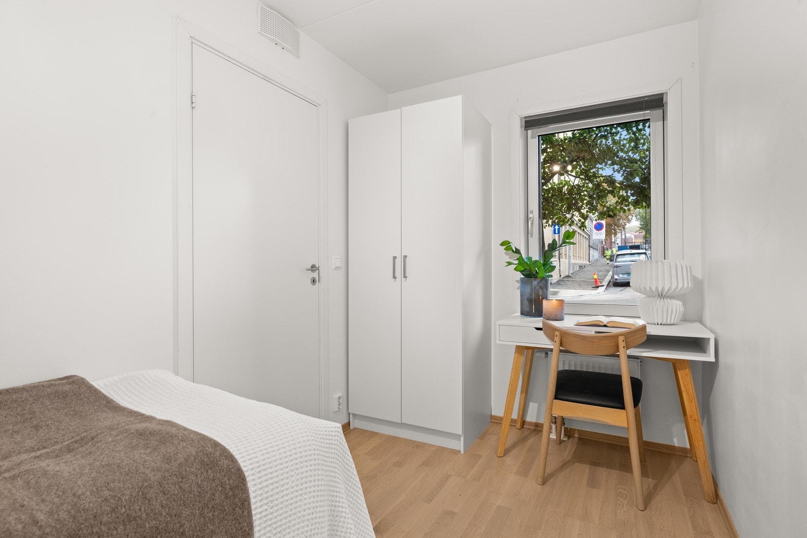 Plass til både seng og øvrig møblement. Galleribilde