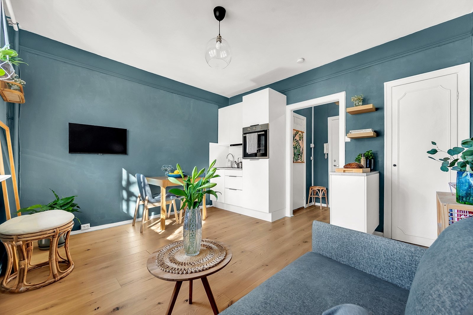 Dette er en praktisk og arealeffektiv 1-roms med skjermet beliggenhet vendt mot bakgård. Galleribilde