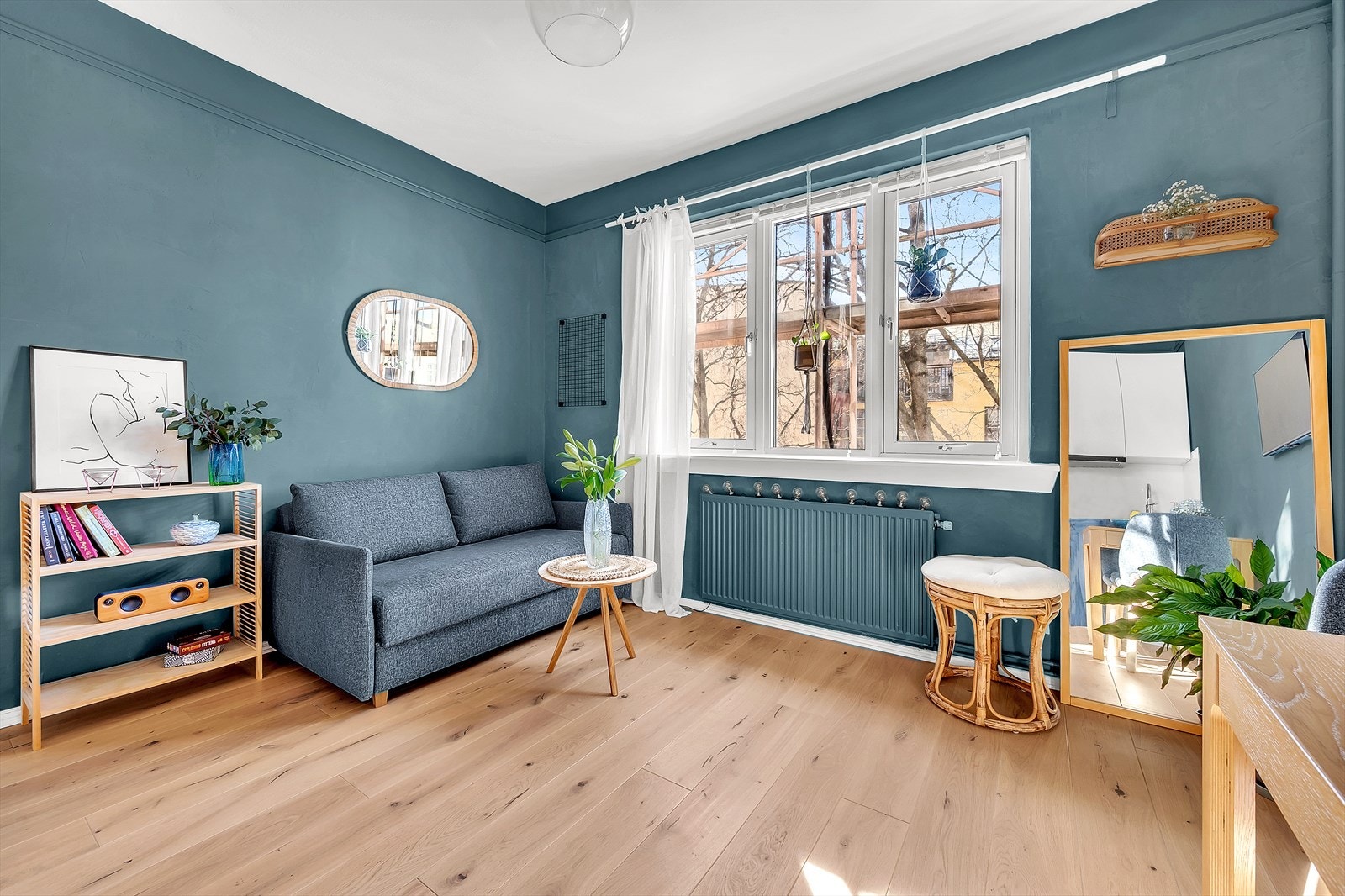 Leiligheten er perfekt for deg som ønsker sentrumsnær beliggenhet med kort vei til kollektivtilbud, koselige kafeer, spisesteder og forretninger! Galleribilde