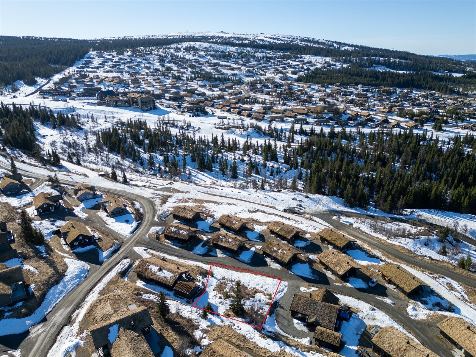 Området ligger høyt og fritt inn mot Øyerfjellet - på toppen av Hafjell - rett ved Mosetertoppen - Bildet er for illsutrasjon og avvik av tomtegrenser vil forekomme - Se salgsoppgave for kart som viser tomtegrenser Galleribilde