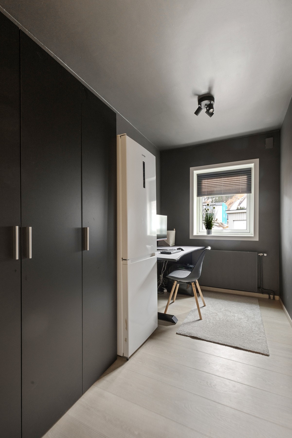 Gjesterom, hjemmekontor eller walk-in - her får du et rom med mange muligheter og moderne uttrykk. Galleribilde
