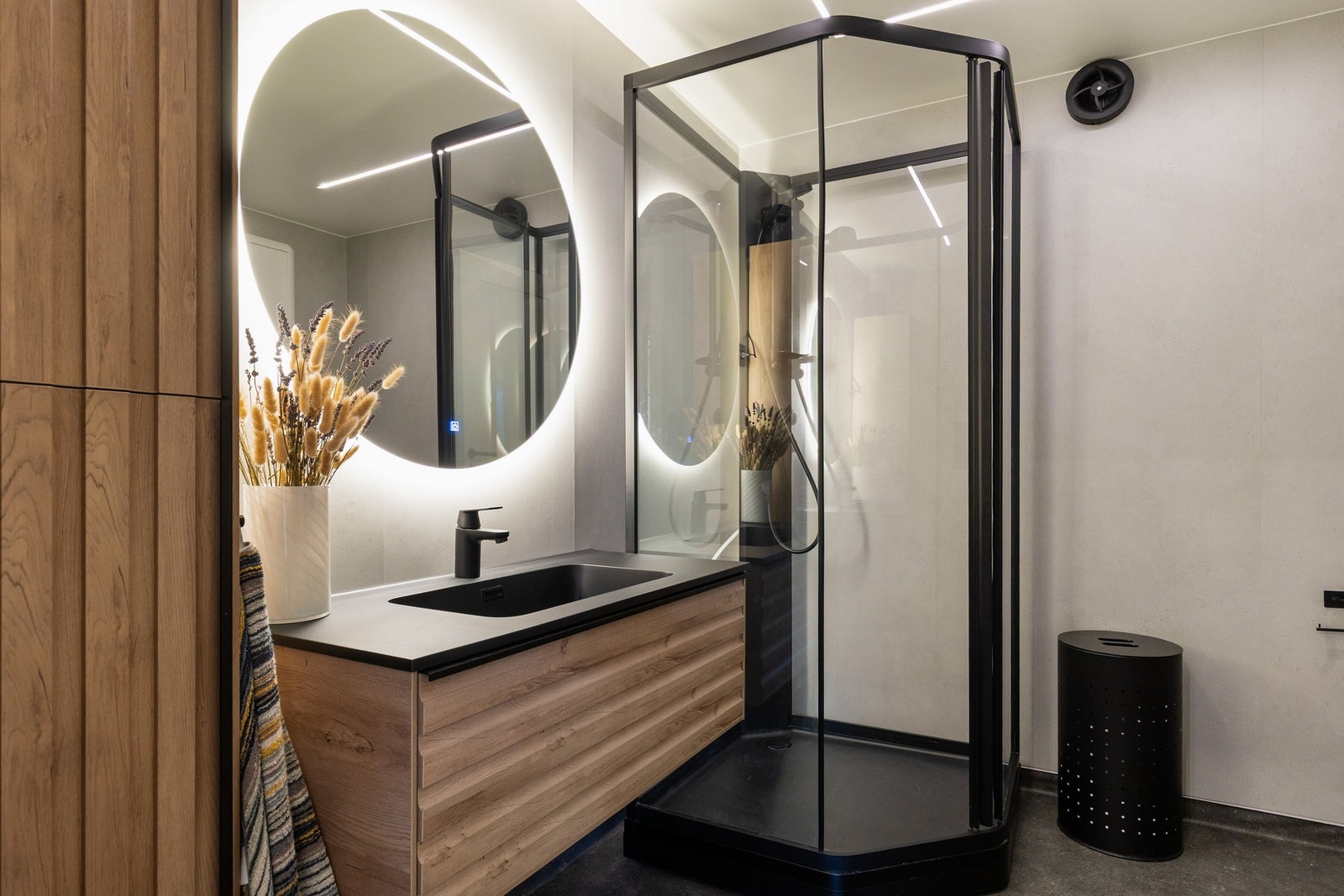 Badet er totalrenovert i 2023 - og det synes. Her er alt nytt, stramt og gjort skikkelig. Galleribilde
