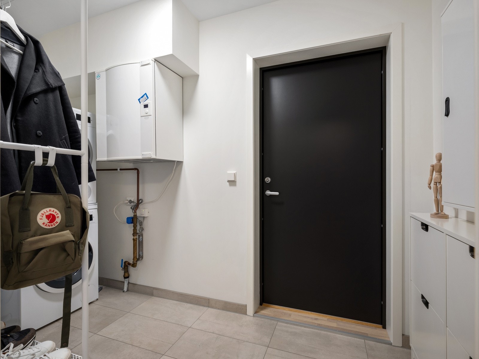 Praktisk bi-inngang/vaskerom/bod Galleribilde