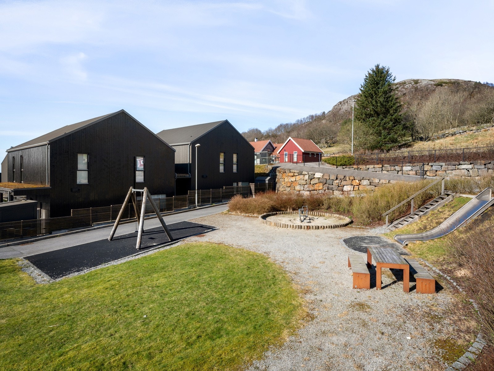 Kleivane er svært barnevennlig med flere flotte lekeplasser i umiddelbar nærhet Galleribilde