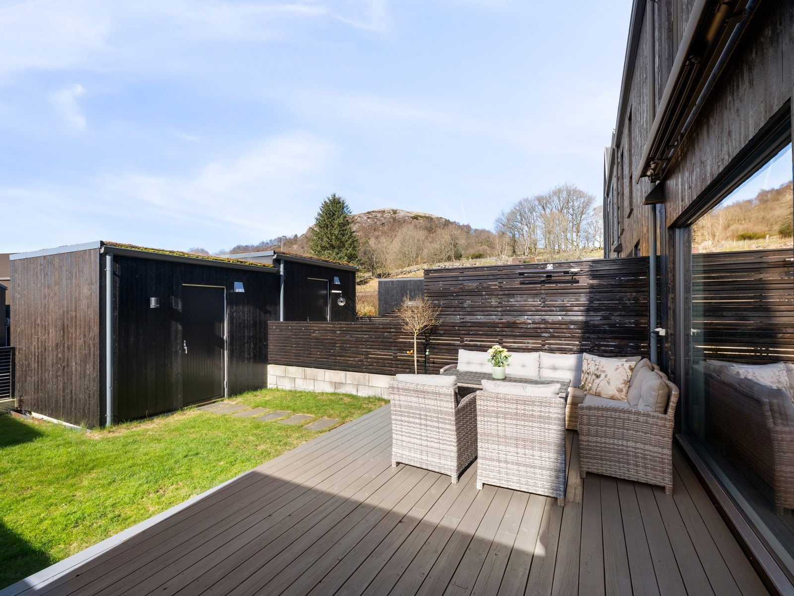 Deilig terrasse med aut. markise Galleribilde