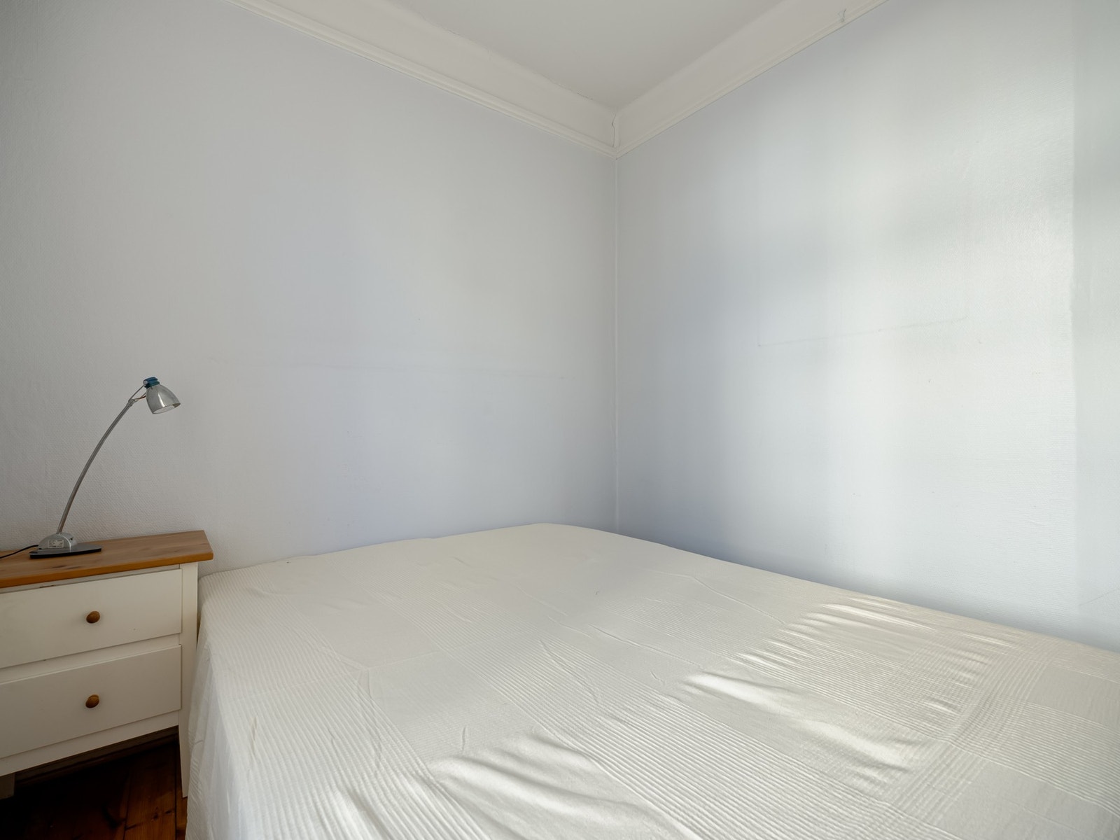 Her har du plass til dobbeltseng med nattbord. Galleribilde