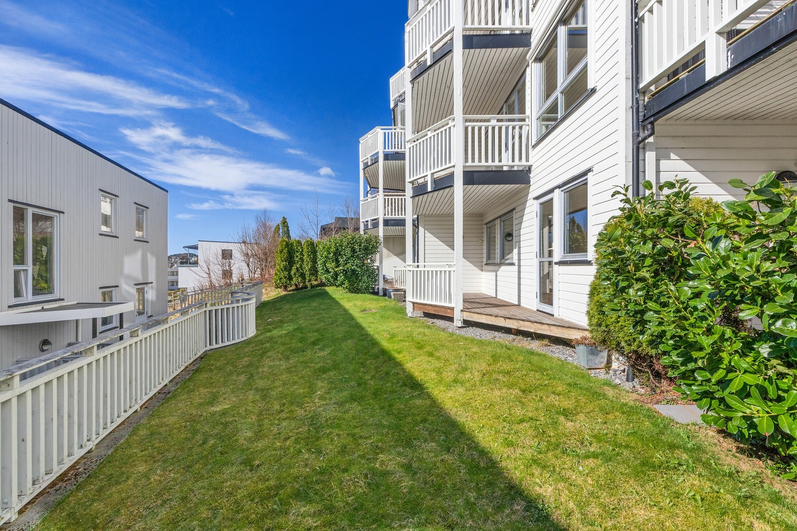 Det er utgang til terrasse fra soverom. Galleribilde