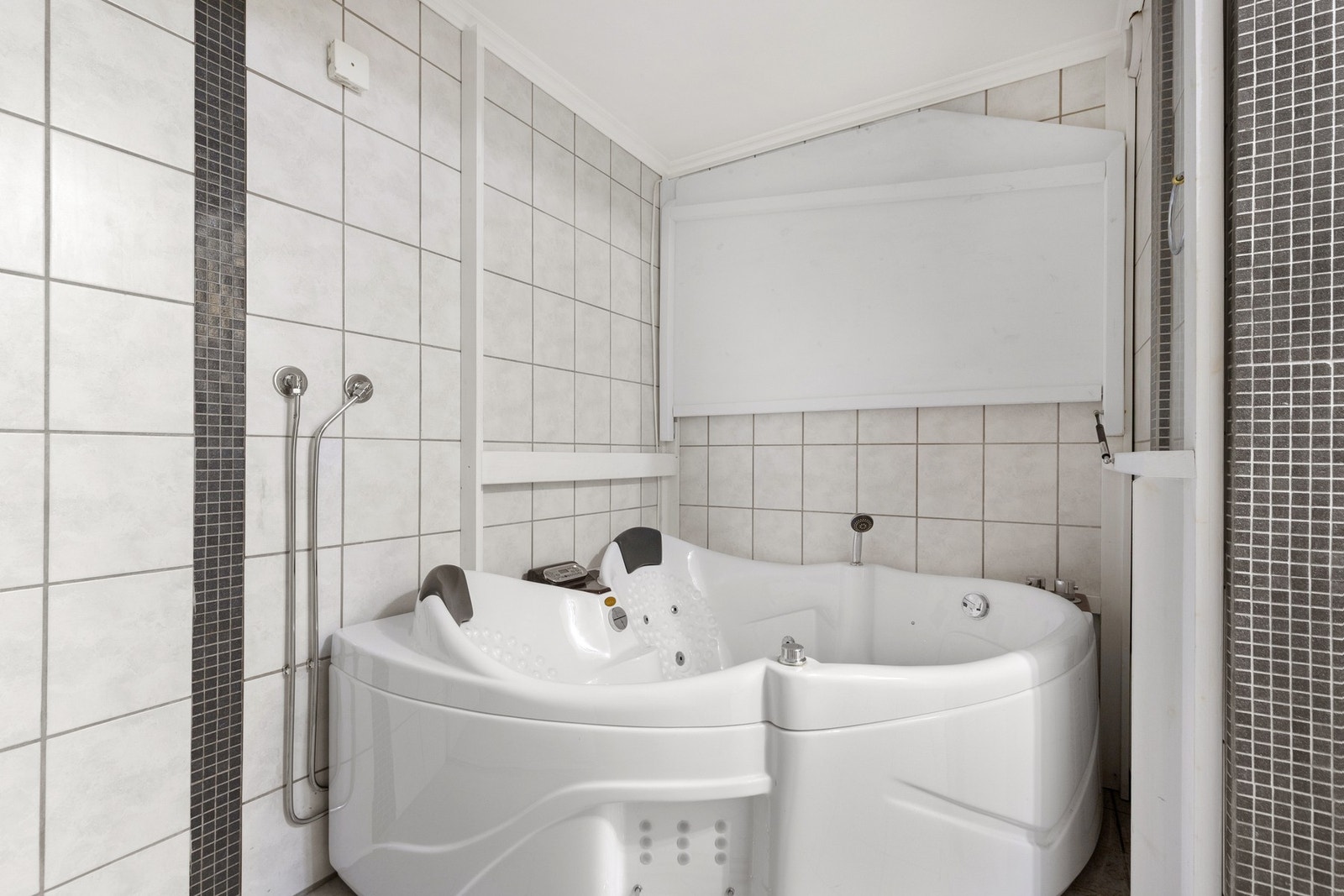 Badet er innredet med boblebad. Galleribilde