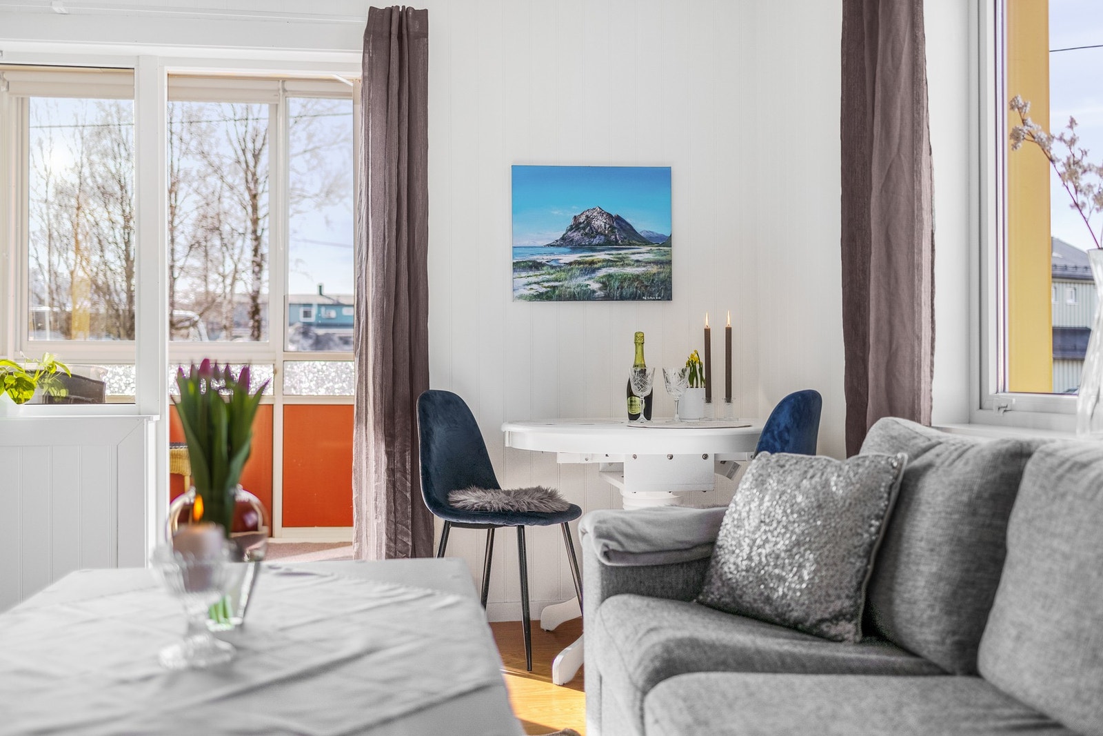 Utgang til innglasset balkong Galleribilde