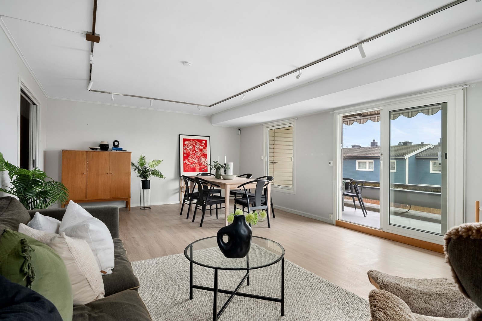 Det er god plass til både salong- og spisegruppe. Galleribilde