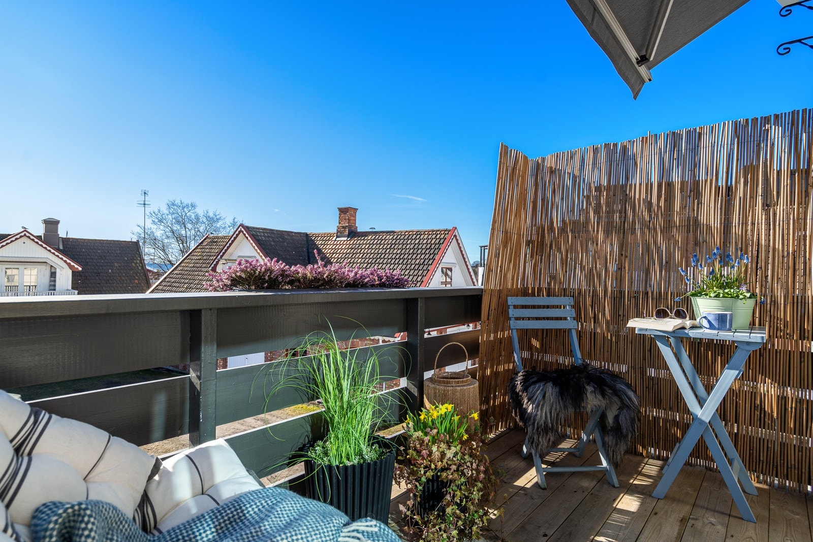 Balkongen byr på hyggelige sommerdager. Galleribilde