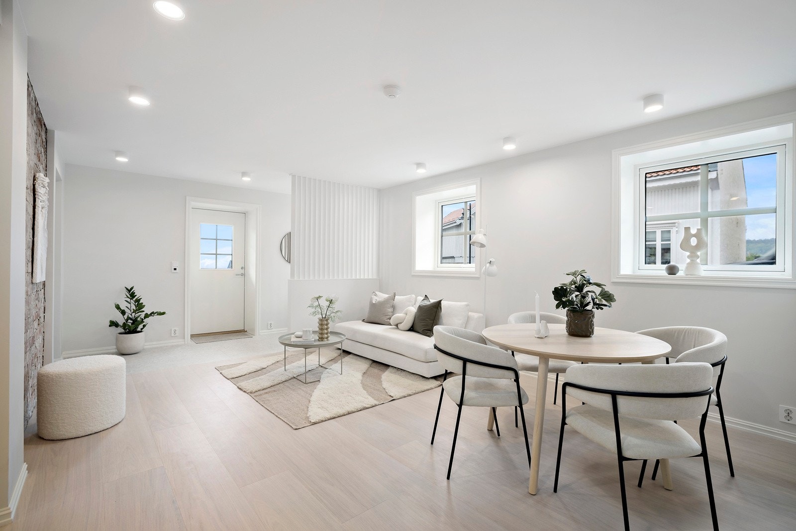 Ny, lys og lekker leilighet med høy standard. Lyse rom og gode vindusflater. Galleribilde