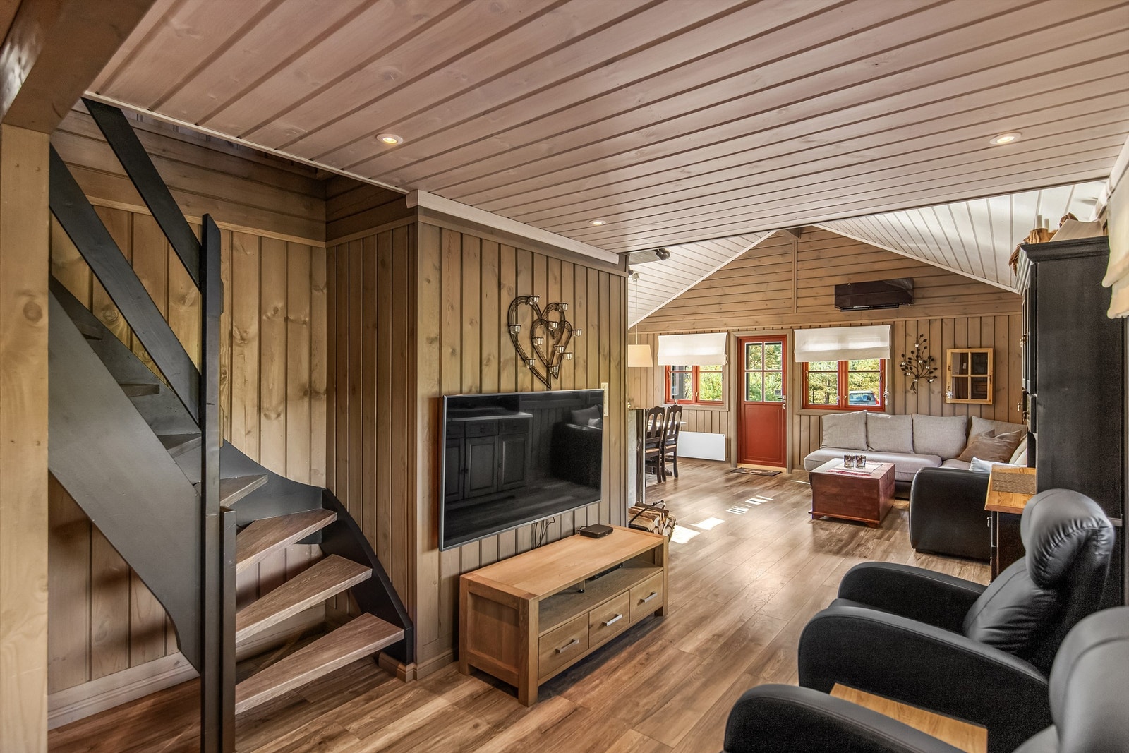 Innbydende oppholdsrom med god plass Galleribilde